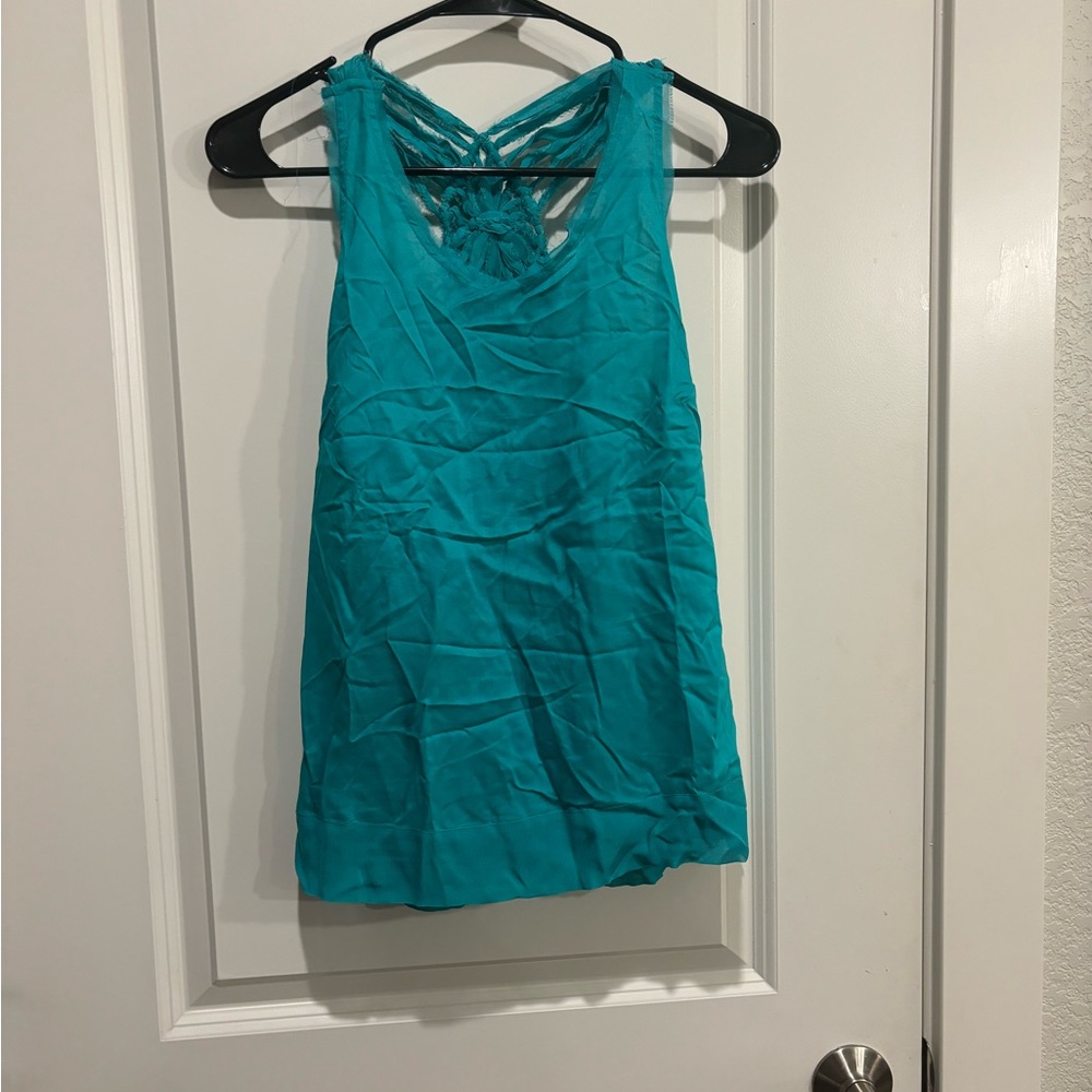 NWT Chelsea Flower Top.  Size small